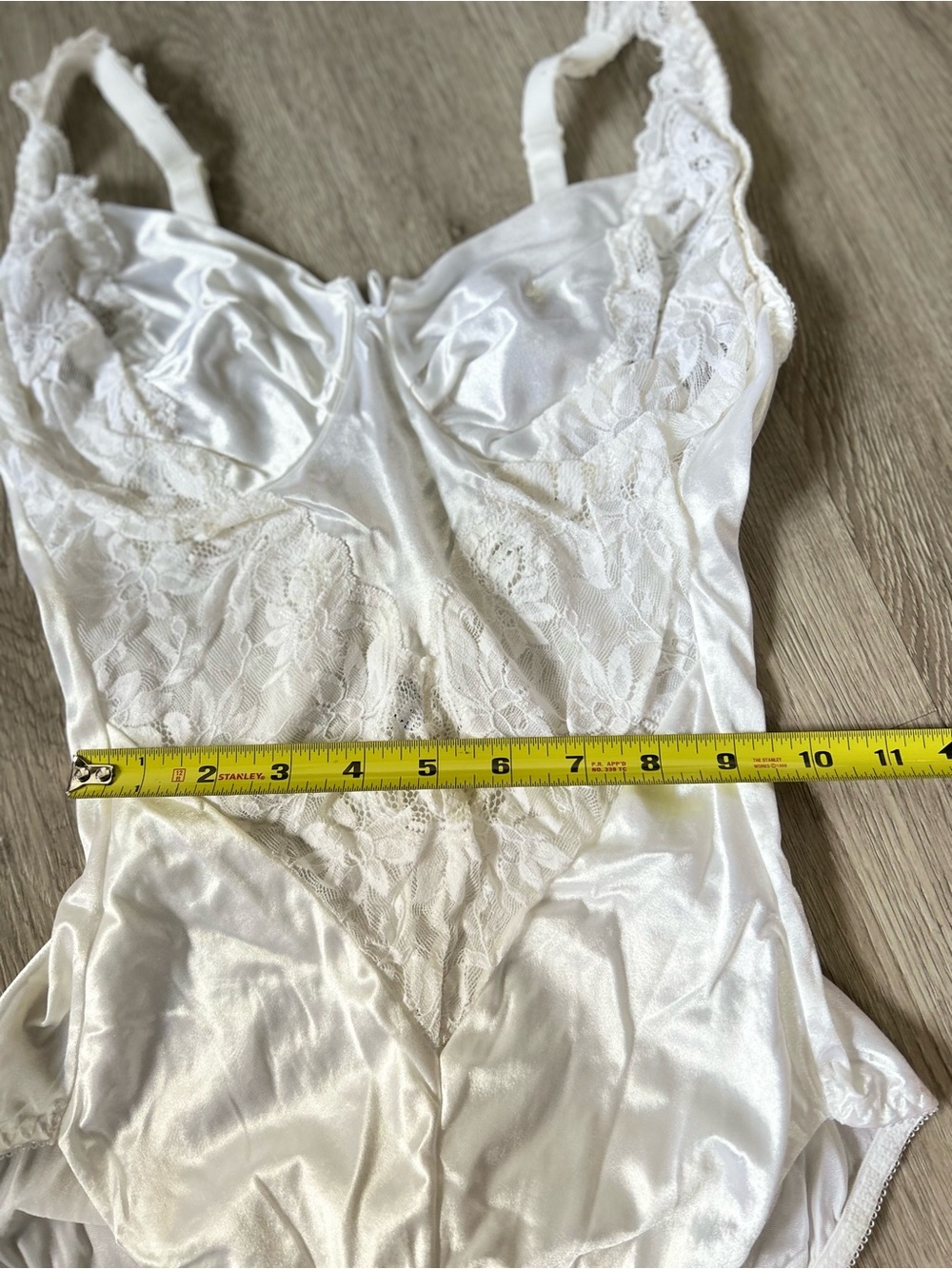 White Satin and Lace Vintage DIM teddy Lingerie - Picture 4 of 7
